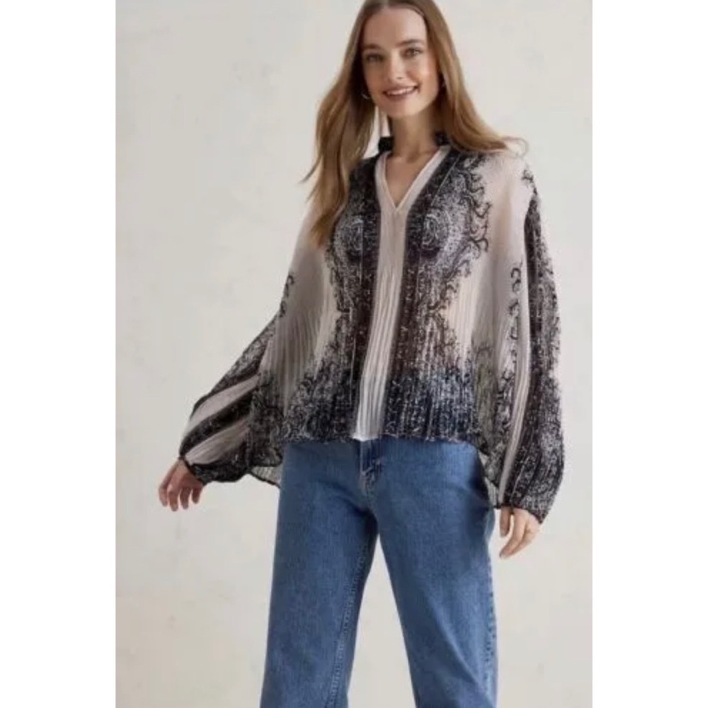 Anthropologie Flower That Girl Floral Pleated Top